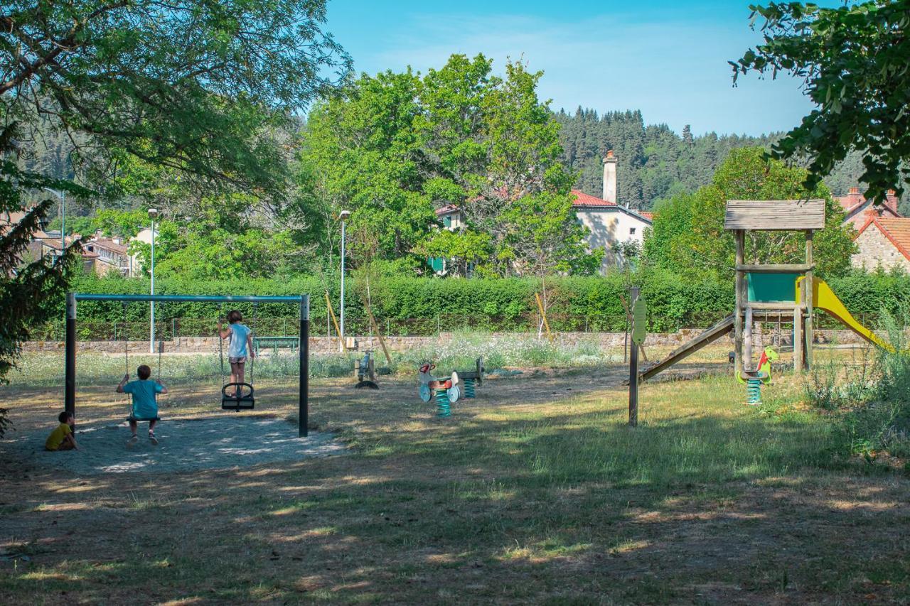 Villages De Gites Le Pigeonnier Le Malzieu-Ville Zewnętrze zdjęcie